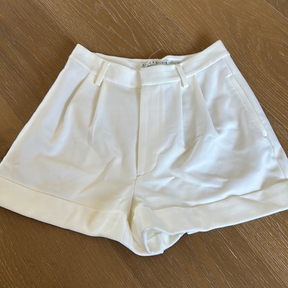 Alice + Olivia Pants - Alice and Olivia women's shorts in size 0 off white